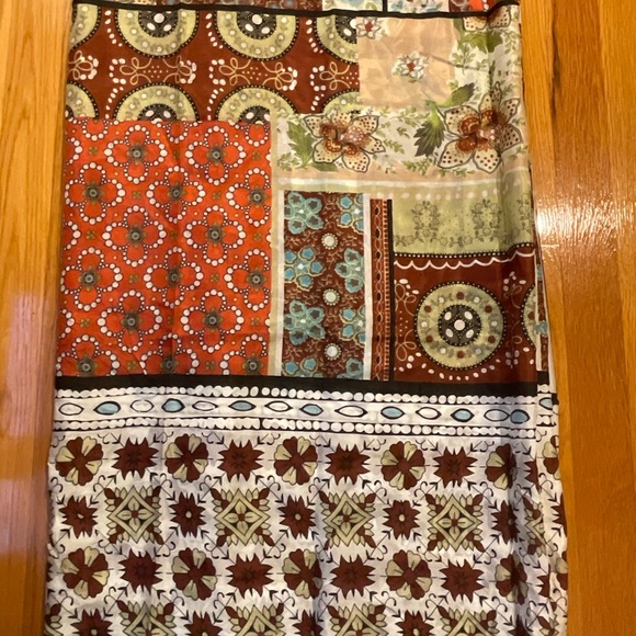 Printed geometric silk blend material total of 5  Yards Width 52 Inches - Picture 3 of 9